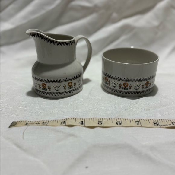 Vintage Royal Doulton “Kimberley” Sugar Dish and Creamer set - Picture 2 of 6